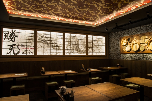 内装のテーマは「日本の伝統と革新」。勝天らしい力強さを表現。