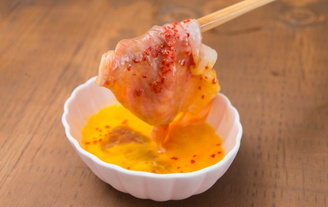 ３.赤唐辛子を使用した勝天オリジナルの薬味は、すき焼きとの相性抜群！