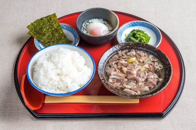 「牛吸い・温玉朝定食」：500円（＋税）