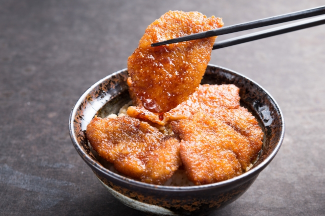 牛たれカツ丼：806円（＋税）