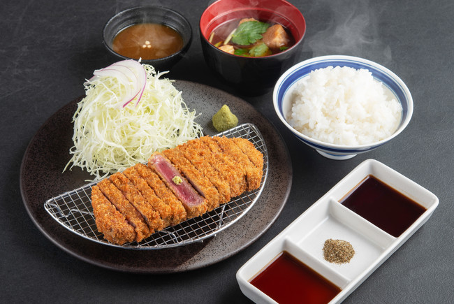 【名物・白】牛サーロインカツ膳 1,390円（税込1,529円）