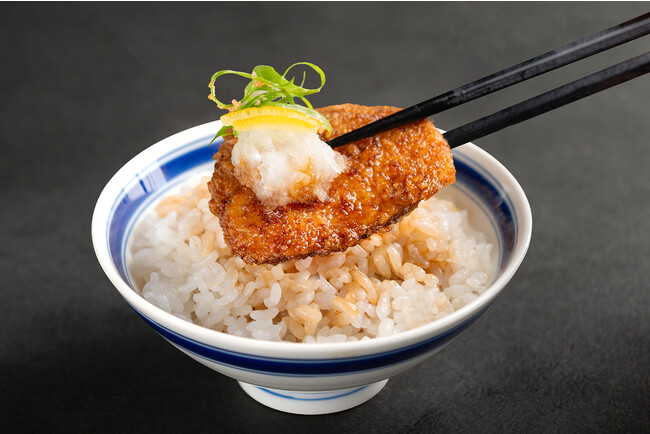 キレのある甘辛ダレはご飯との相性も抜群です。 キレのある甘辛ダレはご飯との相性も抜群です。