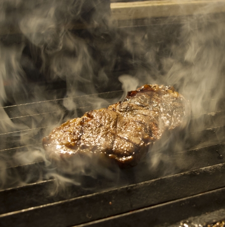 芳醇な甘いナッツの様な香り【熟成香】が肉を美味しく包みます。