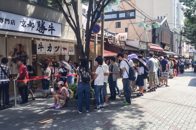 発祥の地、京都では連日行列のできるお店として地元客から外国人観光客までにぎわっている。