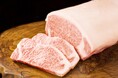 「東京食肉市場まつり2025」(10/18&19) に小川畜産興業が今年も出店 この日のために競り落としたA5等級の「鹿児島黒牛」を特別価格で販売