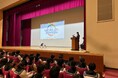 花王おしゃれ着洗剤「エマール」×トンボ学生服が連携し、中学生約120名にSDGs講座を開催。