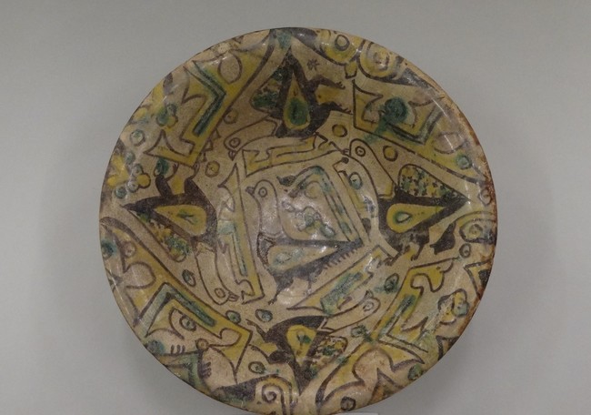 2　鳥文鉢(ちょうもんばち)、9~10世紀　イラン　口径13.3㎝