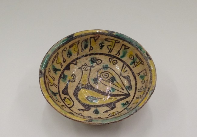 3　群鳥文鉢(ぐんちょうもんばち)、9~10世紀　イラン　口径20.3㎝