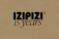 【新発売】パリ発アイウェアブランド「IZIPIZI」15周年を祝う、特別なプロダクトを発売 ― “家族みんなで楽しむアイウェア” の旅を祝して