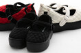 「ODAKHA」が10周年の「SUBU」とコラボレーション。新作「mary jane quilting platform shoes」と、人気モデル「loose socks boots」に新⾊が登場