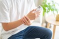 【調査結果】「手が痛い!」スマホユーザーの約9割。30代が最も深刻。“無言の不調”が無視できない規模で明らかに。