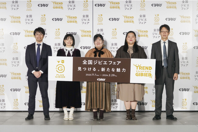 ▲フォトセッション(左から、ぐるなび 小崎、ぼる塾(きりやはるかさん、あんりさん、田辺智加さん)、農林水産省 藤河氏) ▲フォトセッション(左から、ぐるなび 小崎、ぼる塾(きりやはるかさん、あんりさん、田辺智加さん)、農林水産省 藤河氏)