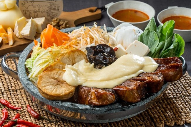 ▲とろっとろ焼きチーズの麻辣石焼鍋 ▲とろっとろ焼きチーズの麻辣石焼鍋