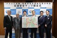 トヨタ・モビリティ基金/「タテシナ会議」高齢者安全運転支援分科会、「交通安全マップ」を静岡県磐田市に贈呈