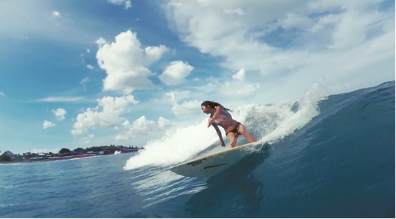 My Favorite Jaccs Surftrip 篇 サーフィンを愛する19歳の日本人女性 が バリ島で体験した4日間 濃密なサーフトリップを描いたショートムービー 9月1日 木 公開 株式会社ジャックスのプレスリリース