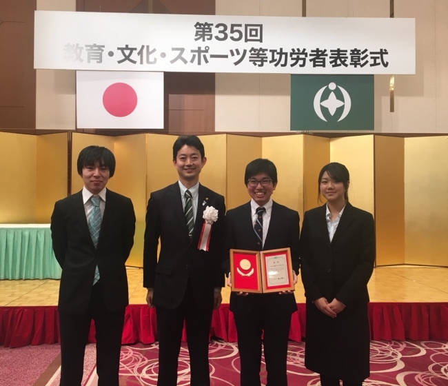 受賞した千葉大学環境ISO学生委員会と熊谷市長