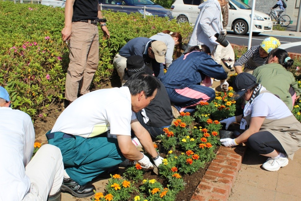 西千葉 稲毛にお住まいの方へ 学生と一緒に花壇をつくりませんか 5月1日 土 春の花植えイベント を開催 国立大学法人千葉大学のプレスリリース