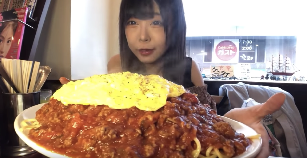 BitStarが運営するインフルエンサープロダクションE-DGEに美人大食いYouTuberとして人気急上昇中の「三年食太郎」が所属！