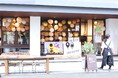 【ペットは生きるパートナー】 老舗ごまメーカー和田萬のカフェ IRUAERU＜イルアエル＞に、作り手の想い溢れるアイテムが大集結！