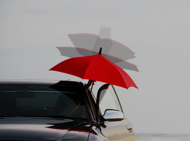 傘の常識が変わる 雨降りの車の乗り降りに着目し 利便性を追求した傘 逆にひらき 逆にとじる 現代的な造形と機能性を持ち合わせた傘のイノベーションです 株式会社ユートレーディングコーポレーションのプレスリリース