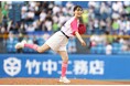 カンテレ×FODドラマ『ロンダリング』出演の菅井友香さんが100球以上投げこみの成果!華麗なフォームでファーストピッチ!FOD冠試合「応燕はFODで!ナイター」イベントレポート