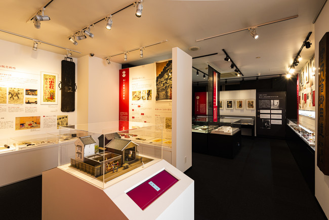 紅づくりや紅の習俗、日本の化粧の移り変わりを実物資料で紹介する常設展示室