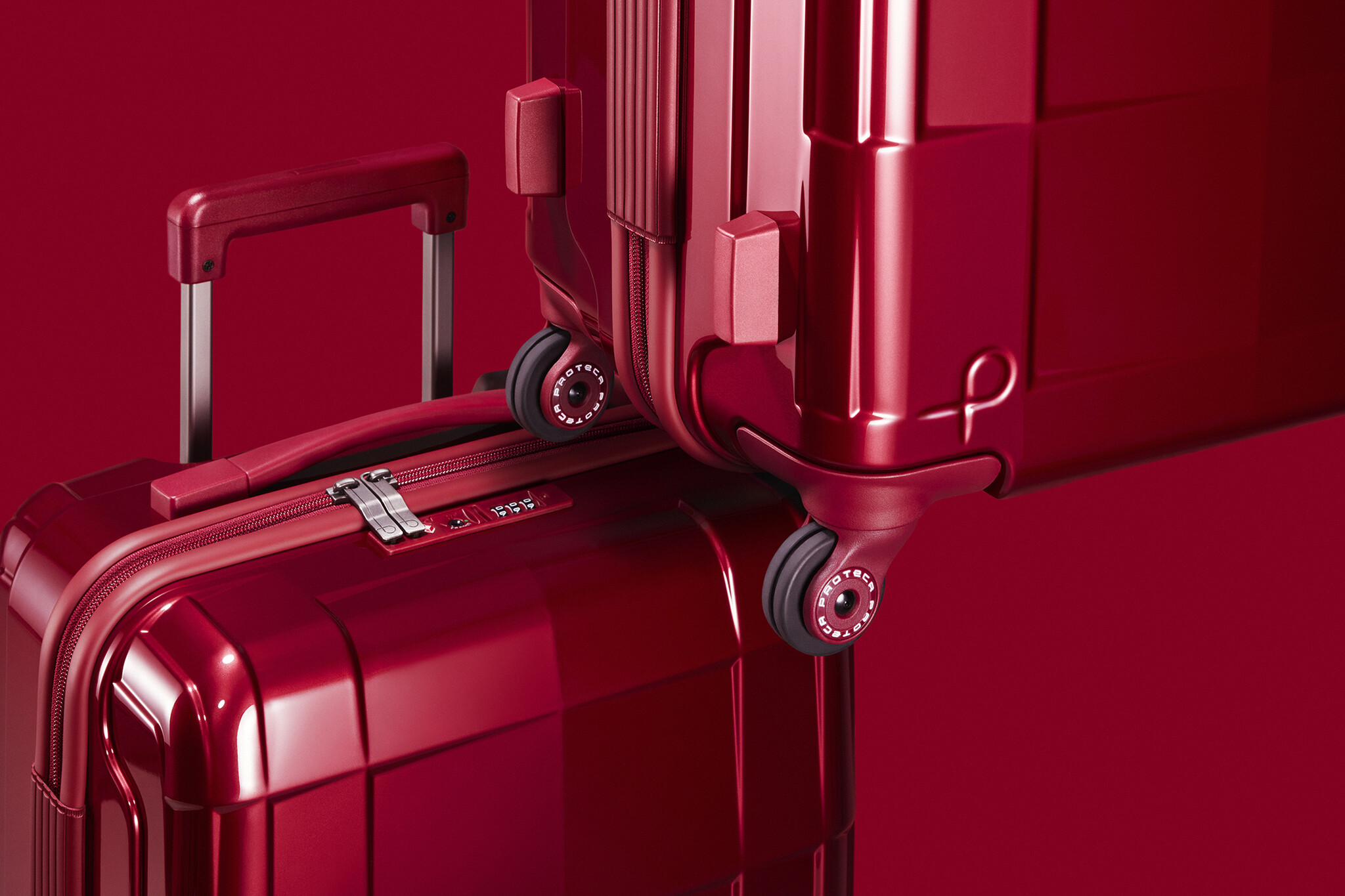 日本製国産トラベルバッグブランド「プロテカ」の高機能スーツケースが