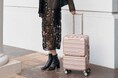 落ち着いたメタリックの輝きが旅を彩る機能派スーツケース「ノクシエラ」が「Jewelna Rose」よりデビュー