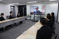 ヒトトヒトホールディングス、2027年度内定式を実施 「ヒトのチカラ アンバサダー」松井秀喜氏からの特別メッセージをサプライズ上映