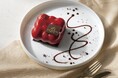 ゴディバ100周年アニバーサリーケーキ「チョコレートとラズベリーのムース」