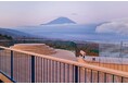 山梨県山中湖村 標高1000m超えの「山中湖明神山パノラマ台」に展望ウッドデッキが完成! 冬季キャンペーン「あついぞ冬の山中湖」も始動