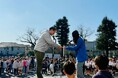 能登復興支援を続ける「LOVE EAST」が、東京・日野市立日野第三小学校から寄付金を受領。2024年11月に同校で行った被災地での活動についての講演が、児童の災害復興支援活動への興味のきっかけに