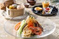 ホテルならではの贅沢な冷やし麺「特選海鮮盛り 冷やし翡翠麺」