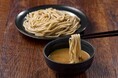 食べ応えのある麺の食感と濃厚な味わいのスープを実現した冷凍食品「中華蕎麦 とみ田監修 金の濃厚つけめん」リニューアル発売決定!セブンプレミアム ゴールドは15周年!(※1)