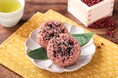 セブン‐イレブンの「赤飯おこわおむすび」がリニューアルせいろで蒸した本格的な味わいをお手軽に!もち米の1粒1粒がふっくらモチモチ