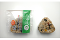 【北海道限定】道産の食材を使用したおむすび2品を同時発売「もち麦おむすび 道産ほうれん草」　「おおきなおむすび 豚めし」