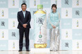 仲里依紗さん、登壇!巨大ボトルをアンベール!新時代の緑茶 『アサヒ 颯』 新CM発表会 開催