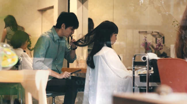 関市PRムービー「もしものハナシ」 客の髪を噛みちぎる美容師