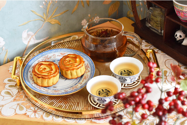 「悟空茶荘」の工芸茶と「ROUROU Cafe」の月餅