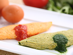 赤と緑のオムレツ