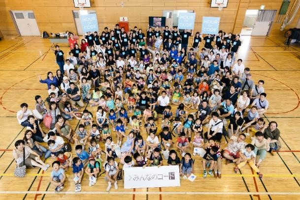 Hour Of Code 夏休み全国100校1万人のプログラミング体験プロジェクトオープニングイベントを小金井 市前原小学校で開催児童116名 教員等の教育関係者24名がプログラミングを体験 みんなのコードのプレスリリース Hour Of Code 夏休み全国100校1万人のプログラミング体験プロジェクトオープニングイベントを小金井 市前原小学校で開催児童116名 教員等の教育関係者24名がプログラミングを体験 みんなのコードのプレスリリース