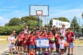 「地域の未来へパスをつなぐ」滋賀レイクス×桑原組、安曇川スポーツセンターでバスケットゴール寄贈式を開催
