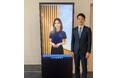 “来場者を迎えるAI案内役”が会場エントランスに登場