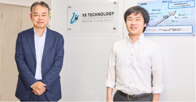 左からヴイ・エス・テクノロジー　経理財務部部長　依田氏、　経理財務部 加藤氏