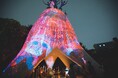 光と音が織りなす幻想の一夜高さ30m 岡本太郎《母の塔》が輝く「Colors TARO Night」開催!