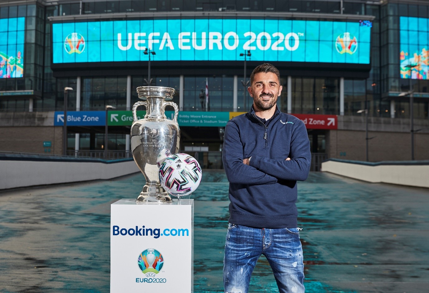 Uefa Euro 08 の得点王 ダビド ビジャ氏がブッキング ドットコム ブランド アンバサダーに着任 世界各国のスポーツファンの観戦旅行への熱心さを調査し発表 Booking Com Japan K K のプレスリリース