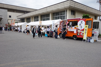 9月27日に長野県千曲市で開催された千曲川マルシェの様子