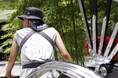 【ニューエラ】炎天下で観光客を案内する人力車の俥夫の“隠れた暑熱リスク”に着目し、浅草で帽子提供を実施