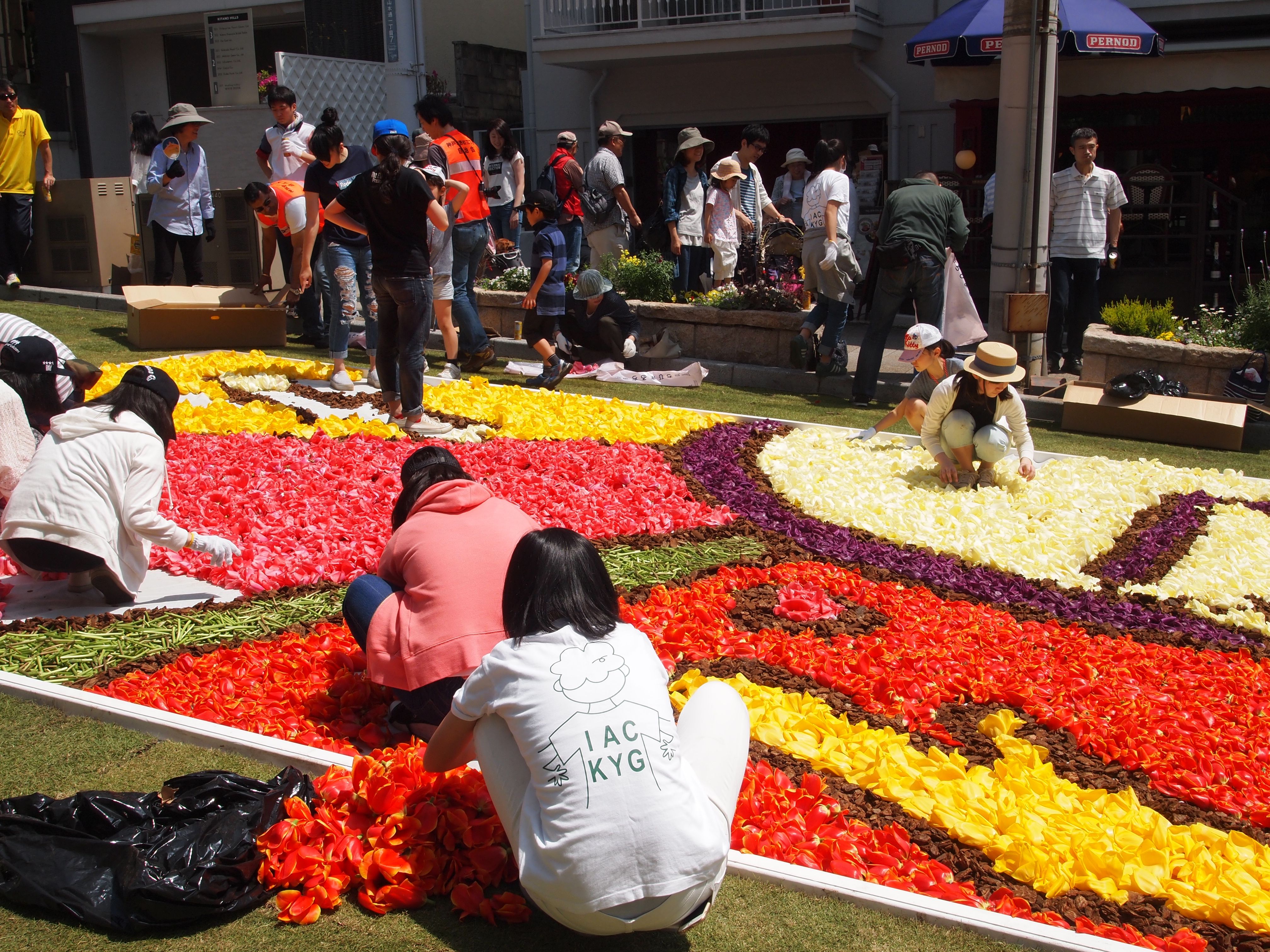 ゴールデンウィークのイベント情報 子ども達も参加して作成 約40万本のチューリップによる花絵が神戸を彩るインフィオラータ こうべ２０１６ まちは花絵 の展覧会 神戸市のプレスリリース