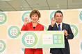 【東京製鐵「ほぼゼロ」キャンペーン イベントレポート】小林 幸子氏が新芸名「小林幸CO₂」を初披露し、名刺を配布!